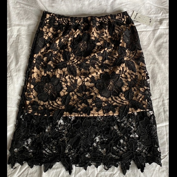 NWT Two piece black & beige lace outfit - Picture 3 of 4